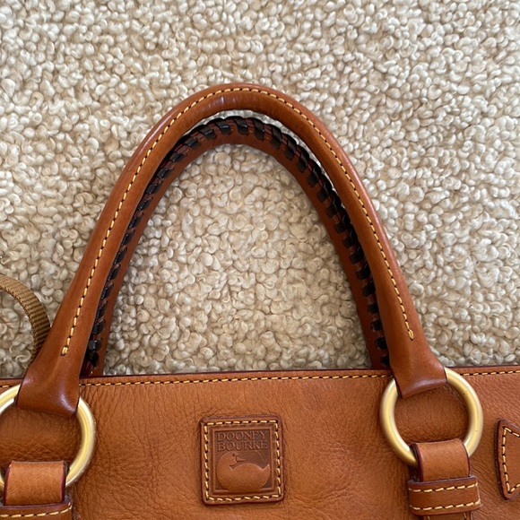 Dooney and Bourke purse. - Picture 3 of 6
